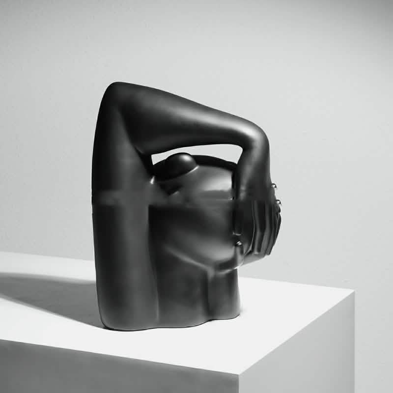 Abstract Crooked Head Resin Sculpture – Modern Artistic Ornament - Thinking about Portraits -