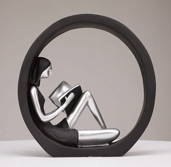 Abstract Girl Sculpture – Modern Resin Art Décor for Living Rooms - Black -