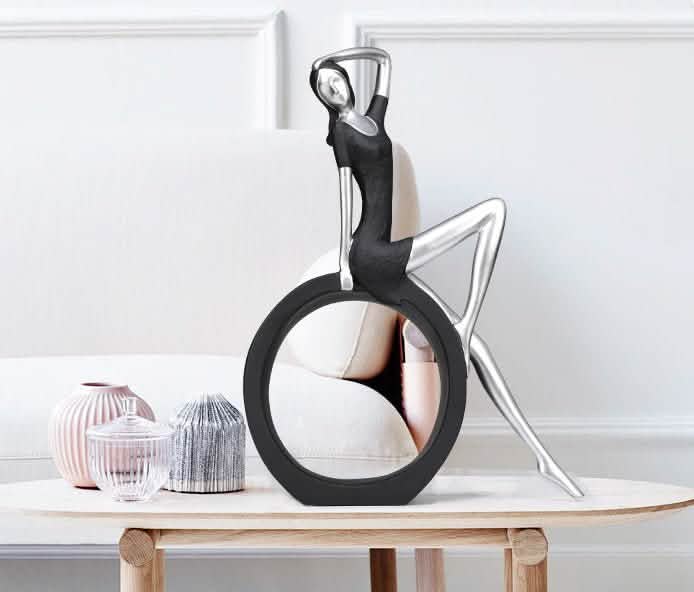 Abstract Girl Sculpture – Modern Resin Art Décor for Living Rooms - Black -