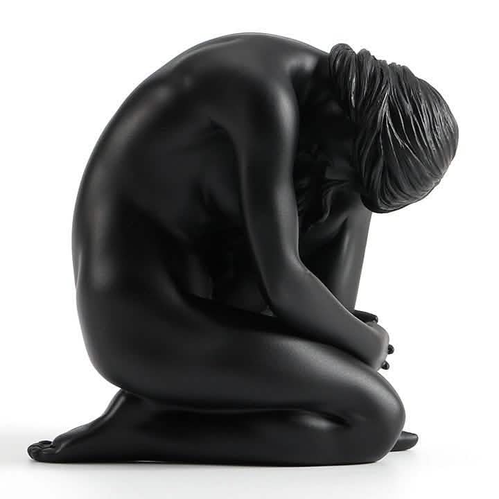 Abstract Kneeling Woman Sculpture – Modern Black Resin Figurine for Elegant Home & Contemporary Art Décor - Black -