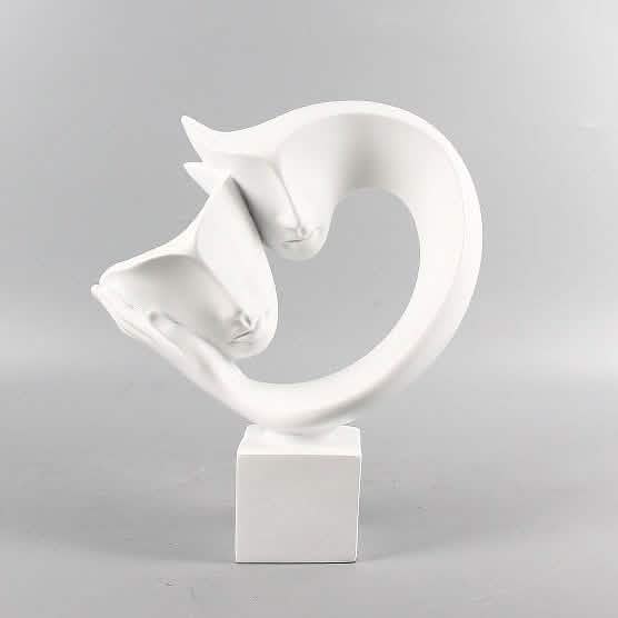 Abstract Resin Sculpture – Modern Minimalist Home Décor Ornament - White -