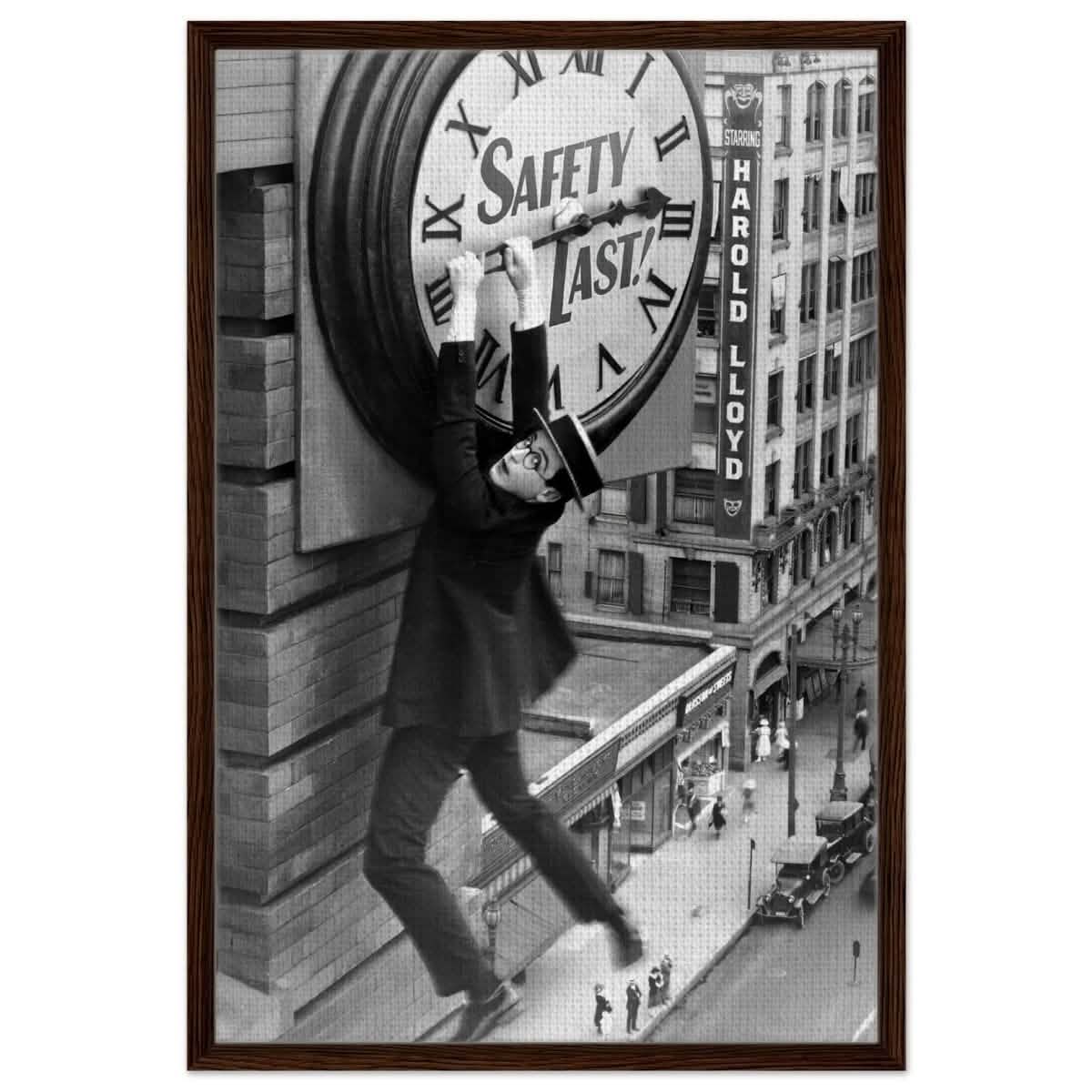 Da Vinci Pop Art wall art Print | Safety Last! (1923) - Framed Canvas - 60x90 cm / 24x36″ - Dark wood frame