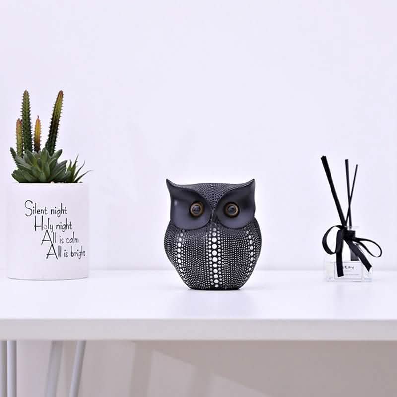 Modern Owl Resin Figurines – Symbol of Wisdom & Home Charm - Black -