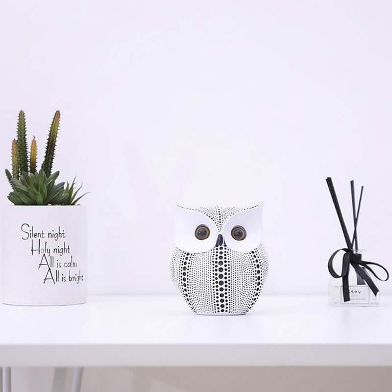 Modern Owl Resin Figurines – Symbol of Wisdom & Home Charm - Black -