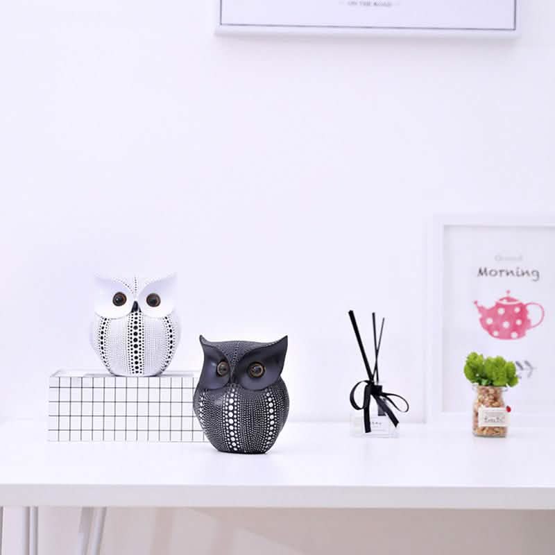 Modern Owl Resin Figurines – Symbol of Wisdom & Home Charm - Black -