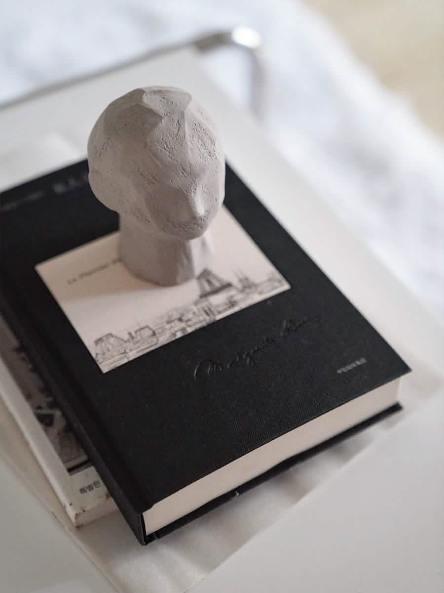 Original plaster sculpture of human body - Stand grey -