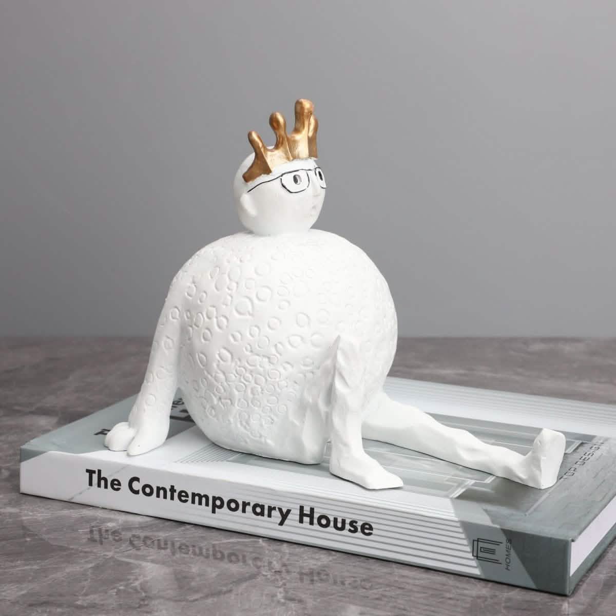 Whimsical King Figurine Sculpture – Modern Abstract Resin Statue with Crown & Glasses for Creative Home Décor - White -