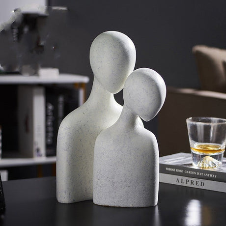 Abstract Couple Statue of Love – Modern Nordic Resin Sculpture for Living Room Decoration & Romantic Home Décor - White - guard - 