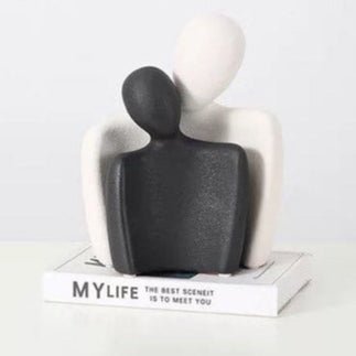 Abstract Embrace Couple Sculpture | Modern Resin Art Décor - Black & White - 