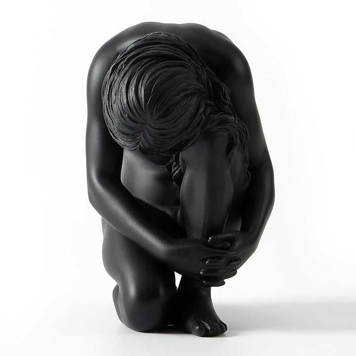 Abstract Kneeling Woman Sculpture – Modern Black Resin Figurine for Elegant Home & Contemporary Art Décor - Black - 