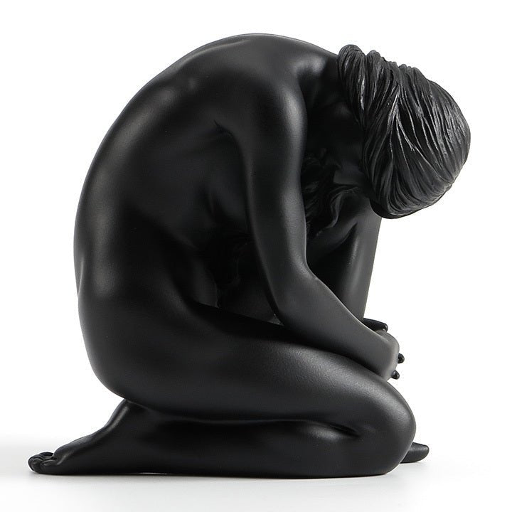 Abstract Kneeling Woman Sculpture – Modern Black Resin Figurine for Elegant Home & Contemporary Art Décor - Black - 
