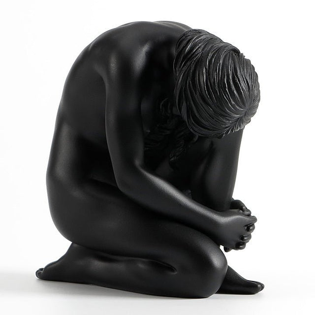 Abstract Kneeling Woman Sculpture – Modern Black Resin Figurine for Elegant Home & Contemporary Art Décor - Black - 