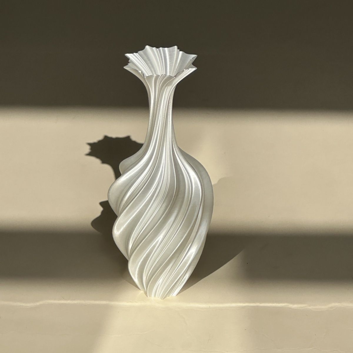 Artistic Twisted Metal Vase – Modern Abstract Retro Flower Arrangement Decor - White - 