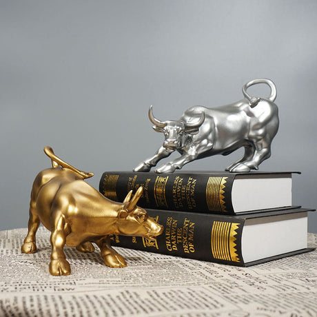 Charging Bull Resin Sculpture – Modern Desktop Décor - Black - 