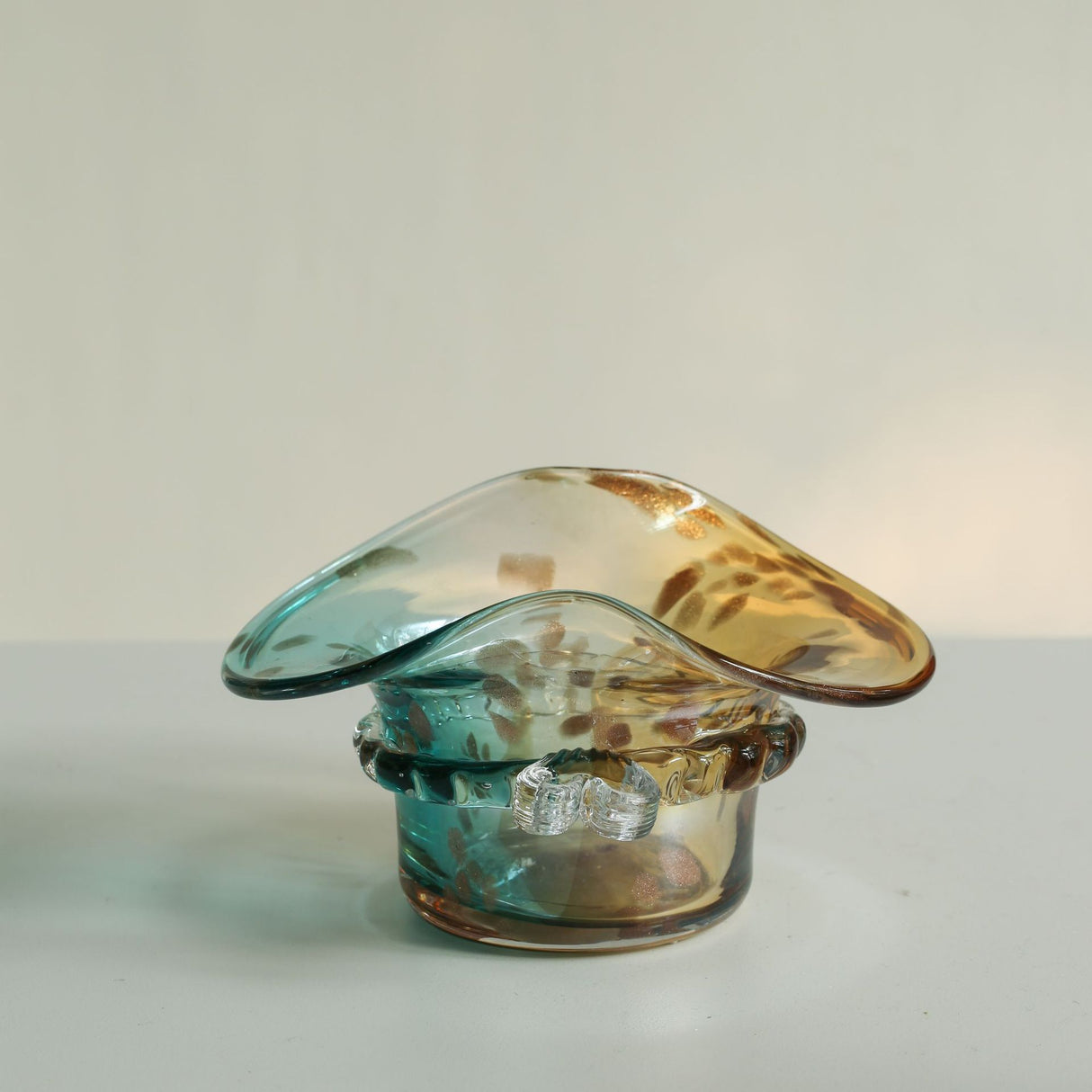 Handcrafted Glass Handbag Vase – Creative Light Luxury Home Décor