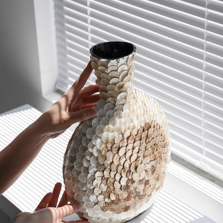 French Entry Lux Golden Shell Art Vase – Coastal Luxury Home Décor - Gold - 