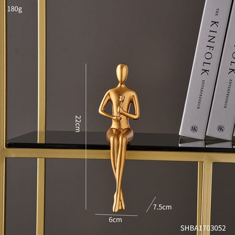 Golden Abstract Resin Sculptures – Modern Sitting Figures (Holding Flowers, Shy Pose, Hugging Couple) - Holding flowers - 