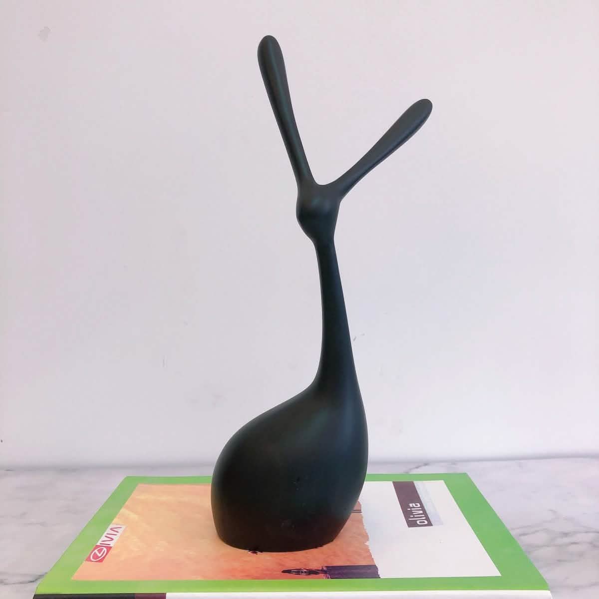 Modern Geometric Rabbit Resin Sculptures – Minimalist Nordic Ornaments (Black & White) - Sitting - Black - 