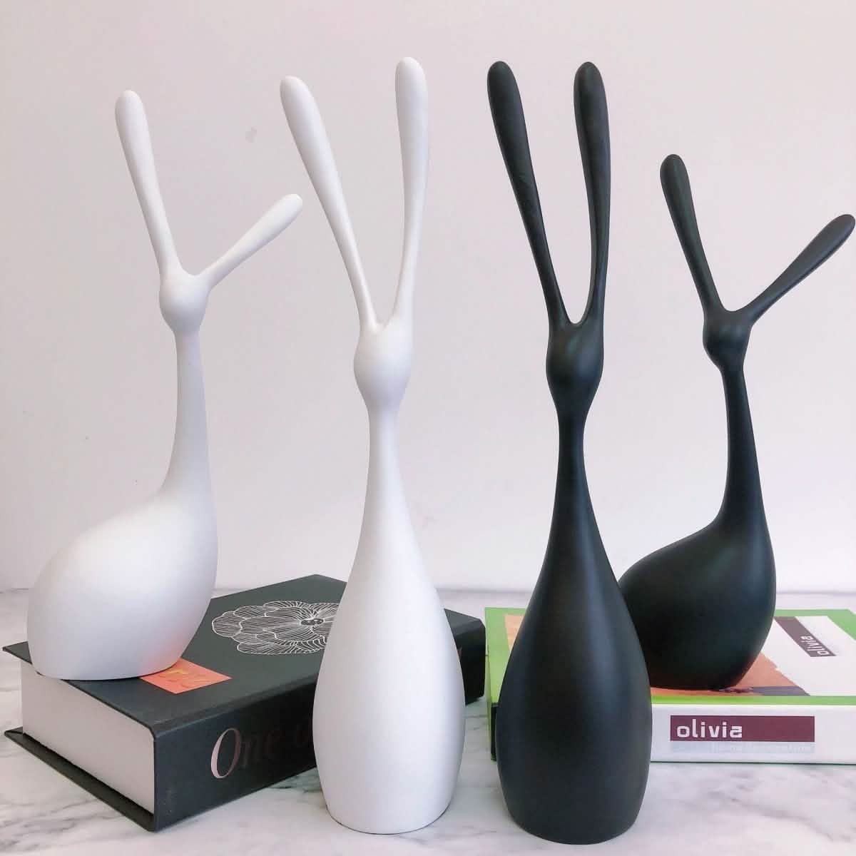 Modern Geometric Rabbit Resin Sculptures – Minimalist Nordic Ornaments (Black & White) - Sitting - Black - 