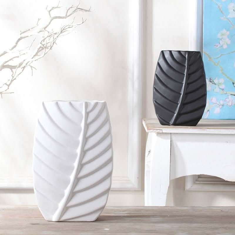 Modern Leaf Ceramic Vase – Nordic Minimalist Home Décor - Black - 