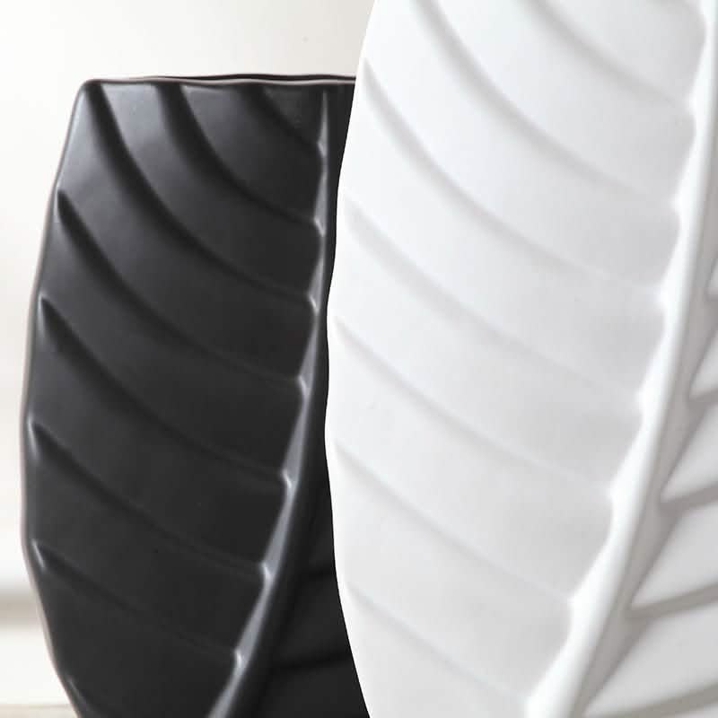 Modern Leaf Ceramic Vase – Nordic Minimalist Home Décor - Black - 