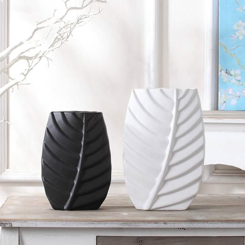 Modern Leaf Ceramic Vase – Nordic Minimalist Home Décor - Black - 