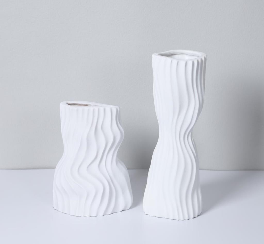 Modern Minimalist Corrugated Resin Vase – Black & White Sculptural Flower Holder - Black Large 13x11x34cm - 
