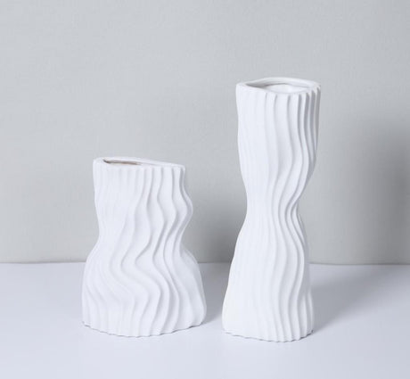 Modern Minimalist Corrugated Resin Vase – Black & White Sculptural Flower Holder - Black Large 13x11x34cm - 