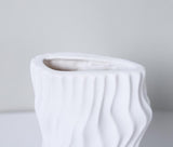 Modern Minimalist Corrugated Resin Vase – Black & White Sculptural Flower Holder - Black Large 13x11x34cm - 