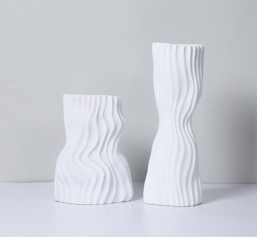 Modern Minimalist Corrugated Resin Vase – Black & White Sculptural Flower Holder - Black Large 13x11x34cm - 