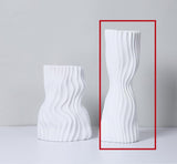 Modern Minimalist Corrugated Resin Vase – Black & White Sculptural Flower Holder - White Large 13 X11x34cm - 