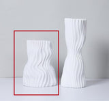 Modern Minimalist Corrugated Resin Vase – Black & White Sculptural Flower Holder - White Small 18 X12x23cm - 