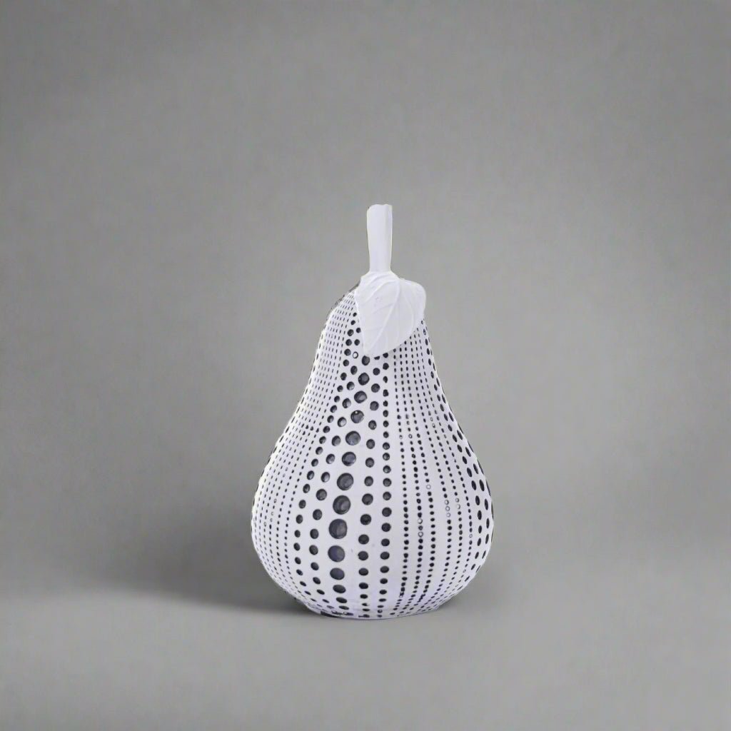 Modern Resin Pear Sculpture – Minimalist Fruit Ornament for Home Décor - 18x10.5x10.5cm - Pear - 