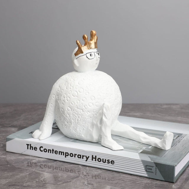 Whimsical King Figurine Sculpture – Modern Abstract Resin Statue with Crown & Glasses for Creative Home Décor - White - 